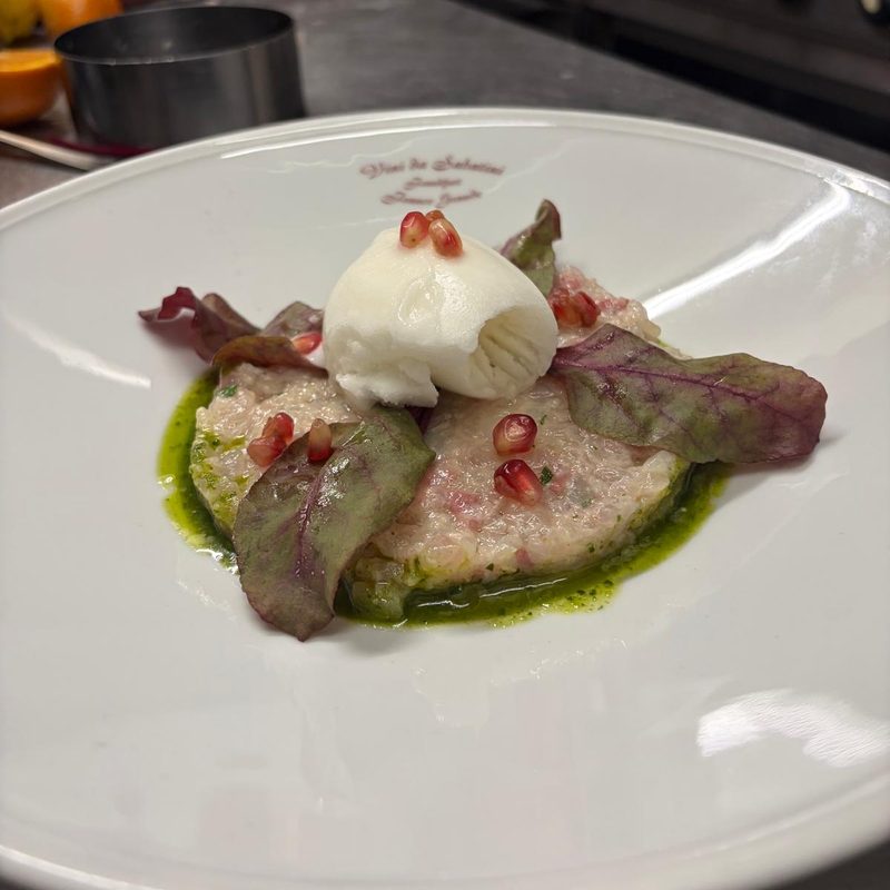 Tatar mit Burrata und Granatapfel
